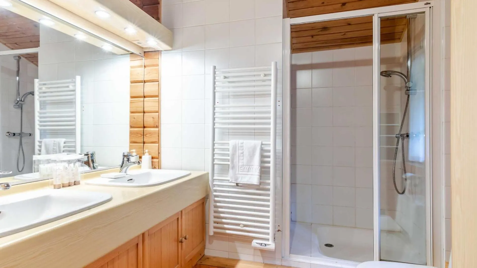 Chalet De Standing A Morzine Avec Jacuzzi, Sauna Et Espace Jeux, A Proximite Des Pistes - Fr-1-754-2